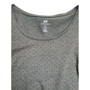 HM Mama Maternity Top Medium Grey Polka Dot 3/4 Sleeve Ruched Side Scoop Neck